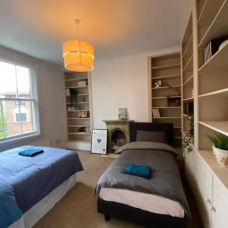 Holiday home #chic 6-bedroom London Retreat# Plumstead (Greater London)