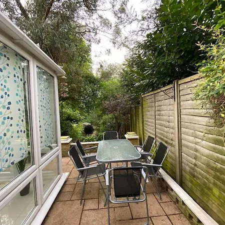 #chic 6-bedroom London Retreat# *