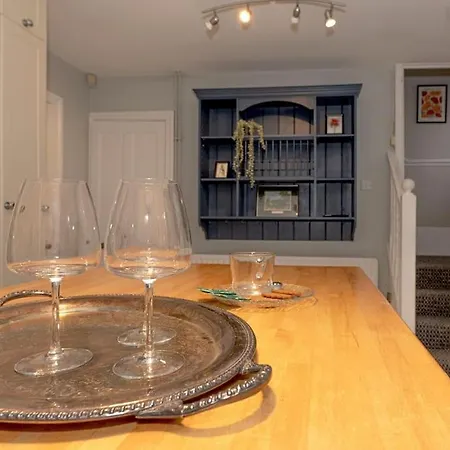 #chic 6-bedroom London Retreat# Holiday home