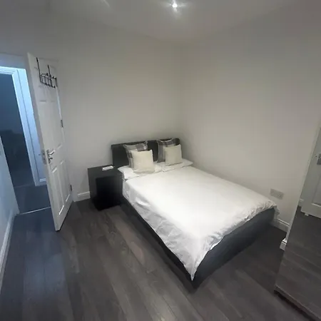 Cozy And Convienient Apartment London