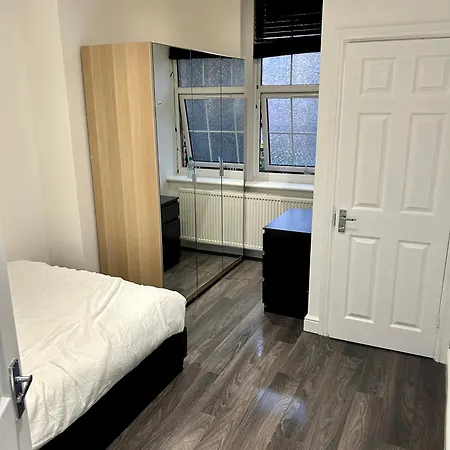 Cozy And Convienient Apartment