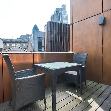 Hotel apartamentowy Servised On Artillery Lane 4*