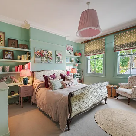 Heaver House - Stunning, Large 5br Nr Tube And Tooting Common Villa *