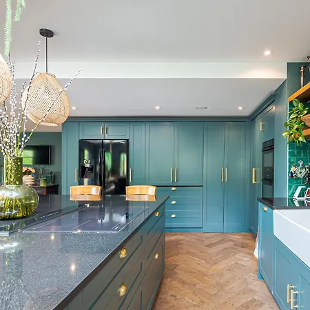 Heaver House - Stunning, Large 5br Nr Tube And Tooting Common Villa London