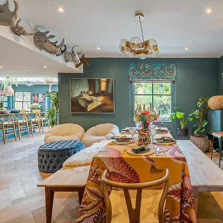Heaver House - Stunning, Large 5br Nr Tube And Tooting Common Villa London