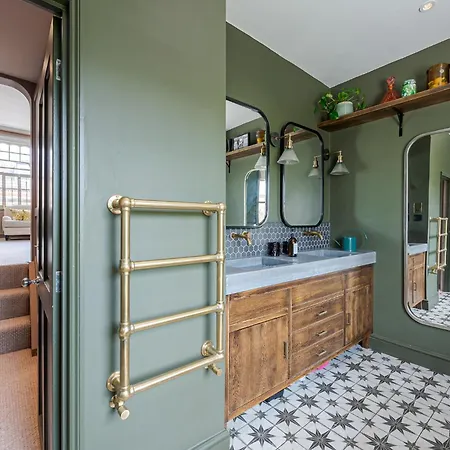 Heaver House - Stunning, Large 5br Nr Tube And Tooting Common Villa
