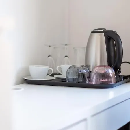 Stunning 5-bedroom Retreat In The Heart Of Apartment London