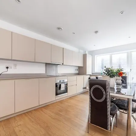 Apartment Stunning 5-bedroom Retreat In The Heart Of London