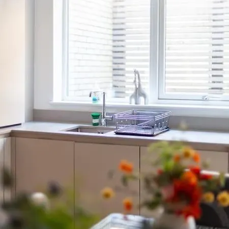 Apartment Stunning 5-bedroom Retreat In The Heart Of