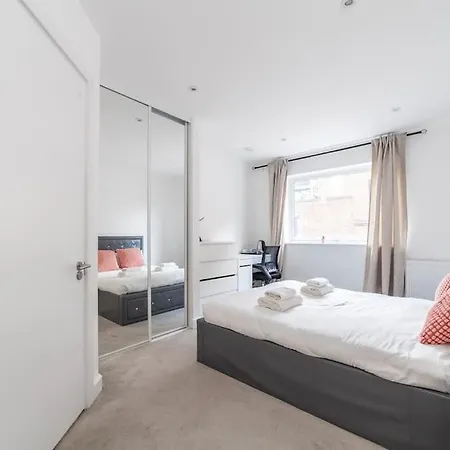 Stunning 5-bedroom Retreat In The Heart Of