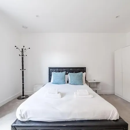 Apartment Stunning 5-bedroom Retreat In The Heart Of London