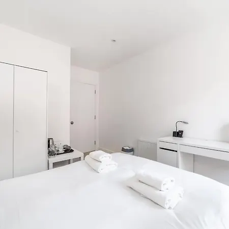 Stunning 5-bedroom Retreat In The Heart Of