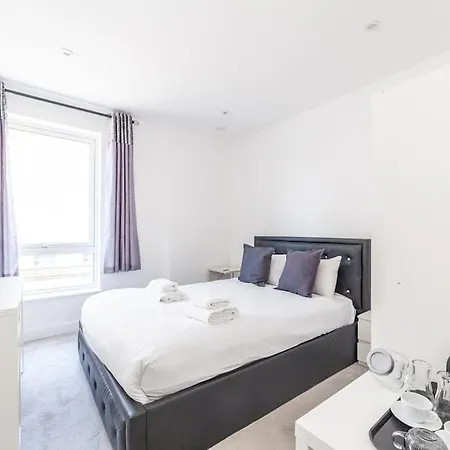 Stunning 5-bedroom Retreat In The Heart Of Apartment *