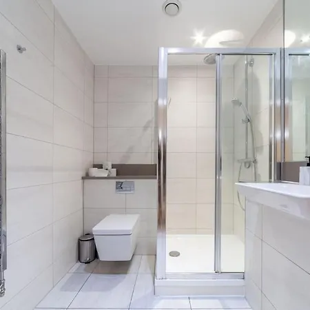 Apartment Stunning 5-bedroom Retreat In The Heart Of London