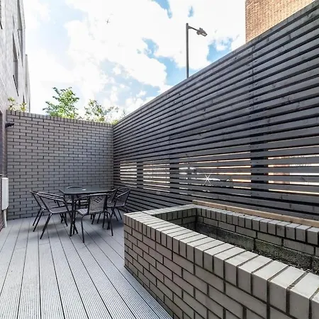Stunning 5-bedroom Retreat In The Heart Of Apartment