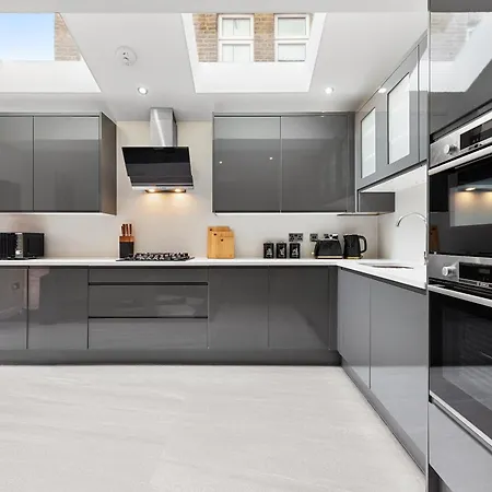 Modern In Shepherds Bush, Near Westfield