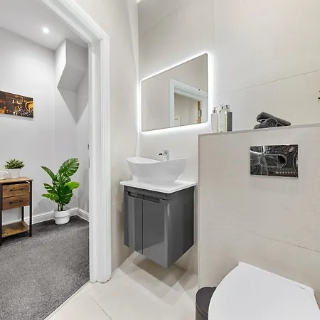 Modern In Shepherds Bush, Near Westfield Apartment