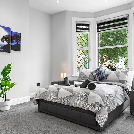 Modern In Shepherds Bush, Near Westfield *