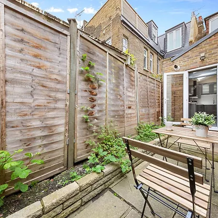Modern In Shepherds Bush, Near Westfield London