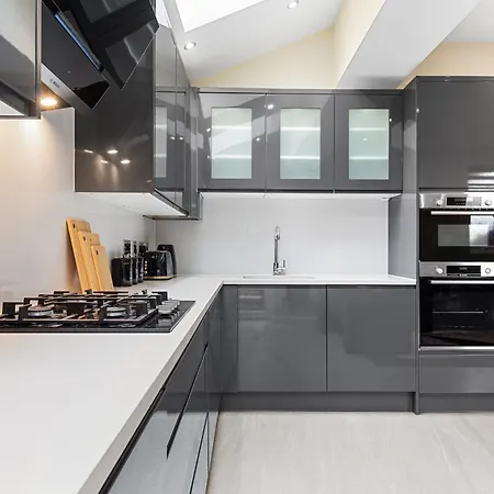 Modern In Shepherds Bush, Near Westfield * London