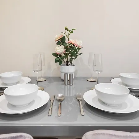 Modern In Shepherds Bush, Near Westfield Apartment *