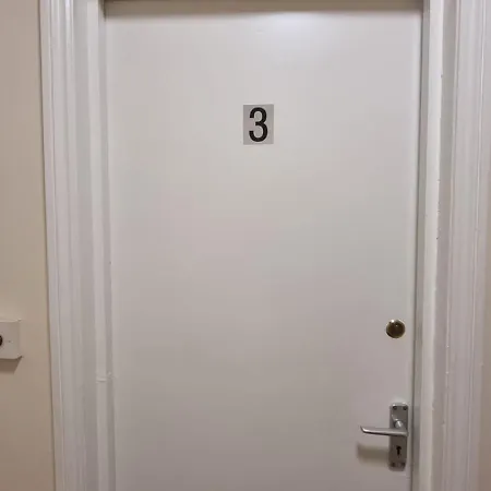 Studio For 2 Person Next To Woodgreen Londres