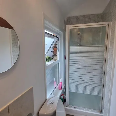 Studio For 2 Person Next To Woodgreen