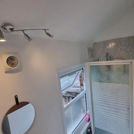 Studio For 2 Person Next To Woodgreen London