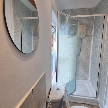 Studio For 2 Person Next To Woodgreen Apartment