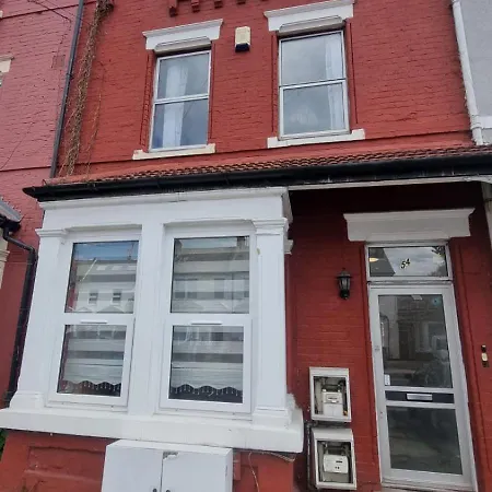 Studio For 2 Person Next To Woodgreen London