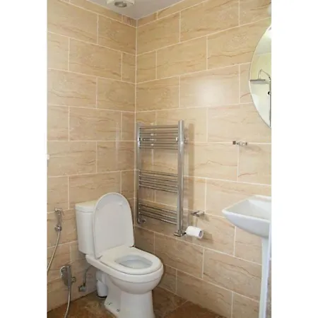 Holiday home 3 Bedroom House,4beds, 2 Baths Ilford ,12 Mins To Stratford *