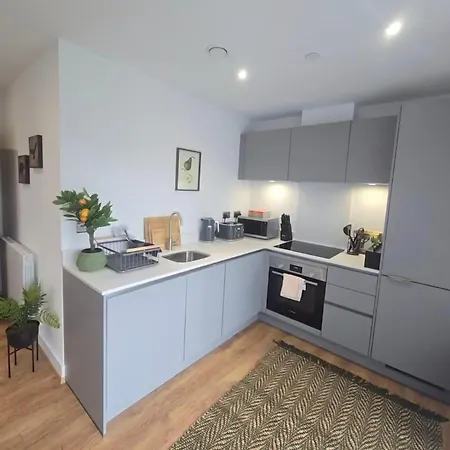 Snuggle Inn: Riverside With Thames Views Apartment