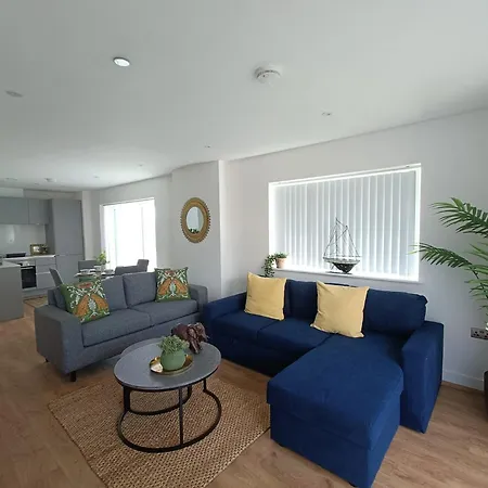Snuggle Inn: Riverside With Thames Views London