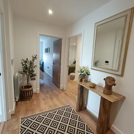 Snuggle Inn: Riverside With Thames Views London