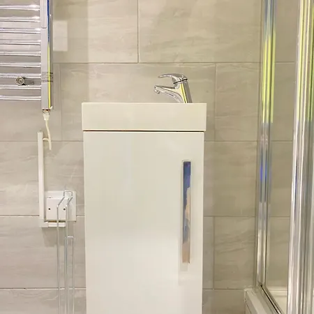 Cozy En-suite Near Stratford *