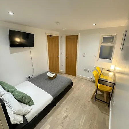 Cozy En-suite Near Stratford *