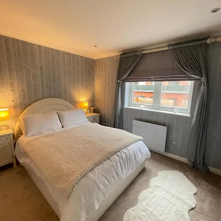 Chic 1bd Flat - 10 Minutes To Victoria Park! Apartment *