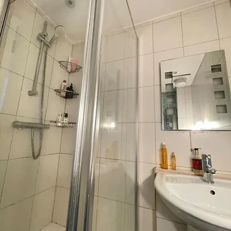 Chic 1bd Flat - 10 Minutes To Victoria Park! London