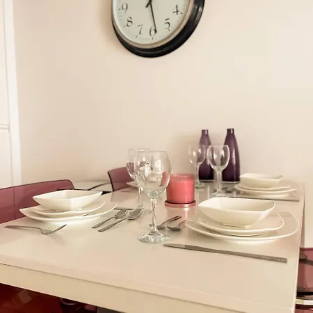 Apartment Omega Terrace, Luxury Modern Interior, Located Close To Alexandra Palace London