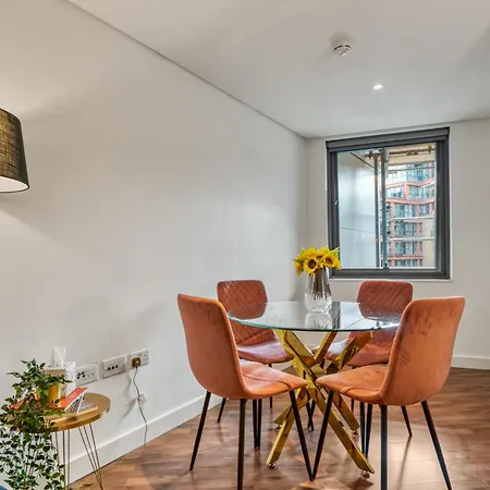 Luxurious 1 Bed - View * London