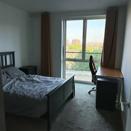Modern 2 Bedroom Secured Flat *