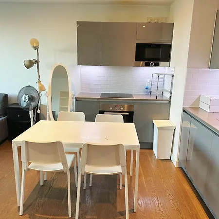 Apartamento Modern 2 Bedroom Secured Flat Londres