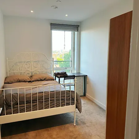 Modern 2 Bedroom Secured Flat London