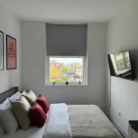 Archway Station - Double Bed Apartment London