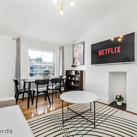 Fabolous 2 Bedroom Flat Near Westfield Shopping Apartment *