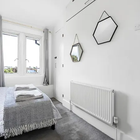 Apartment Fabolous 2 Bedroom Flat Near Westfield Shopping London