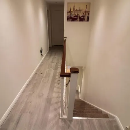 Wembley Serviced By Solara - Free Parking - By Wembley Stadium - Private Garden Apartment
