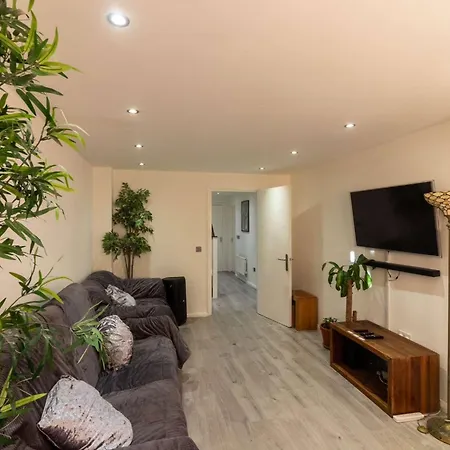 Wembley Serviced By Solara - Free Parking - By Wembley Stadium - Private Garden London