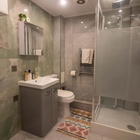 Wembley Serviced By Solara - Free Parking - By Wembley Stadium - Private Garden * London