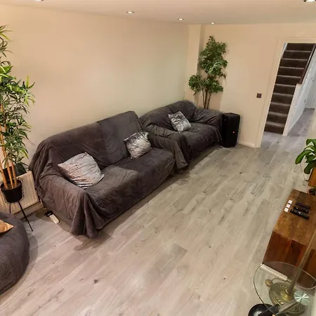 Wembley Serviced By Solara - Free Parking - By Wembley Stadium - Private Garden